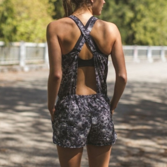 lululemon athletica Other - LULULEMON RUNSIE IN FLOWABUNGA SIZE 6
